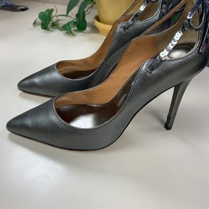 Silver leather soled pumps bow detail